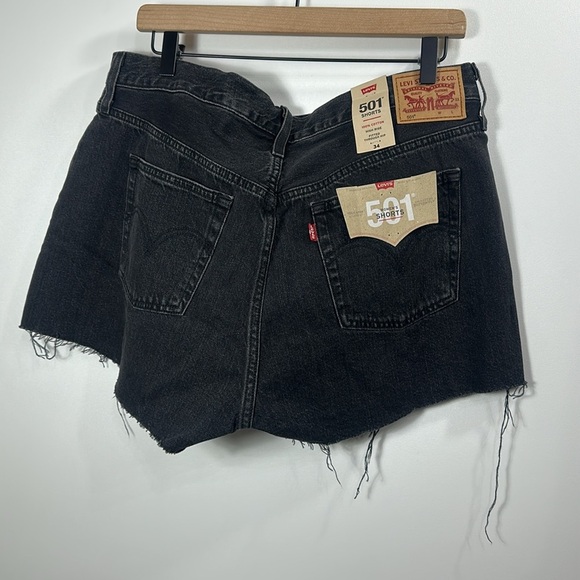 Levi’s 501 Women’s high-rise black button fly raw hem shorts size 34. NWT. - Picture 4 of 10